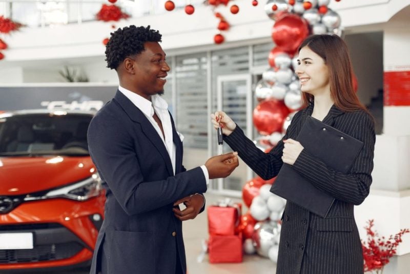 Selling to a Cash for Car Dealership Vs. to Other People